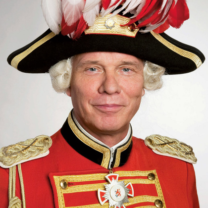 Hans-Dieter Chalupecky (R)